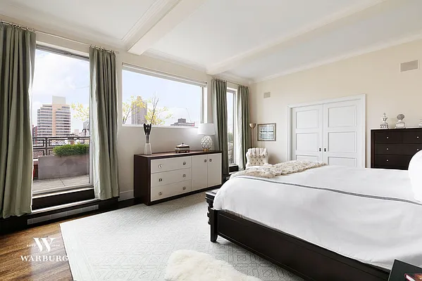 Sold by Warburg | media 8