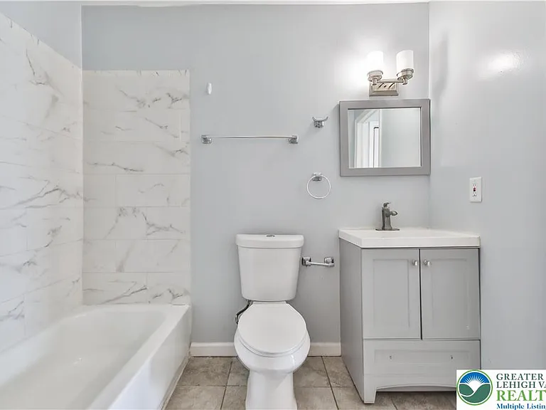 41 N 11th St #B — Photo 9