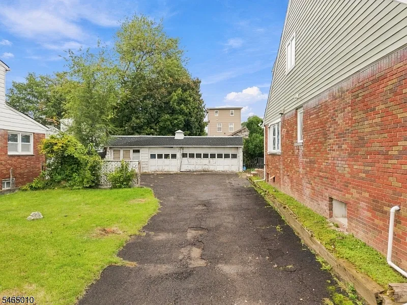 2 bed, 1.0 bath, $2,400 — Photo 3