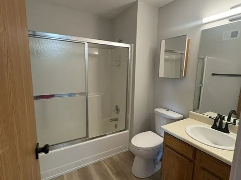 36 Plex - Village Green Apartments — Photo 41