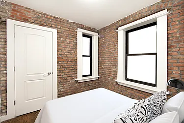 Rented by R New York