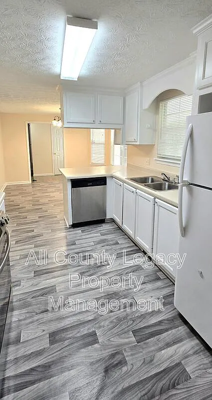 3 bed, 2.0 bath, 1532 sqft, $1,875 — Photo 2