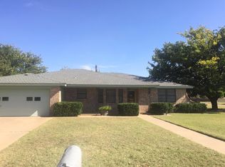 850 S 21st St, Slaton, TX 79364