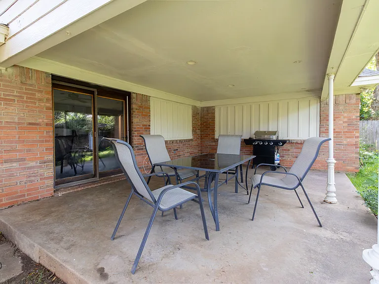 1535 Primrose Dr — Photo 35