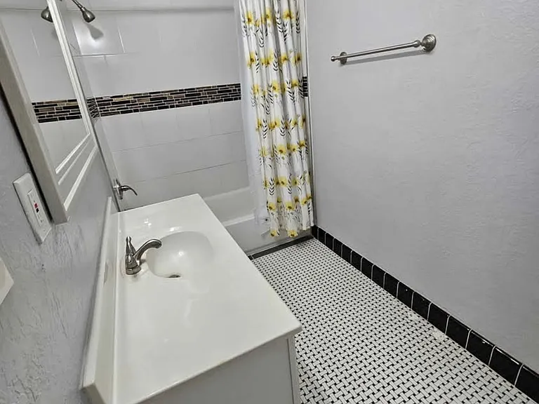 1729 NW Cherry Ave — Photo 7