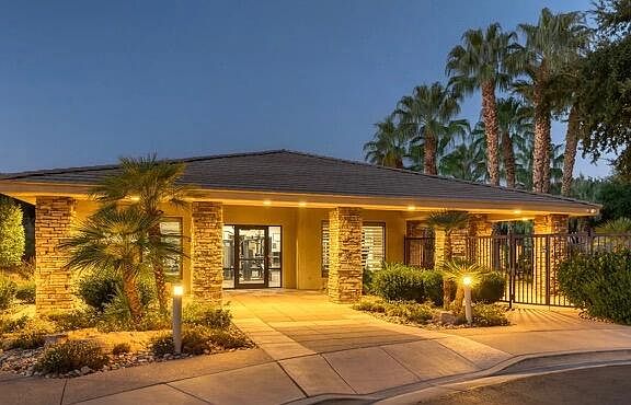 3rd image of 1016 S Pinnacle Dr #1016