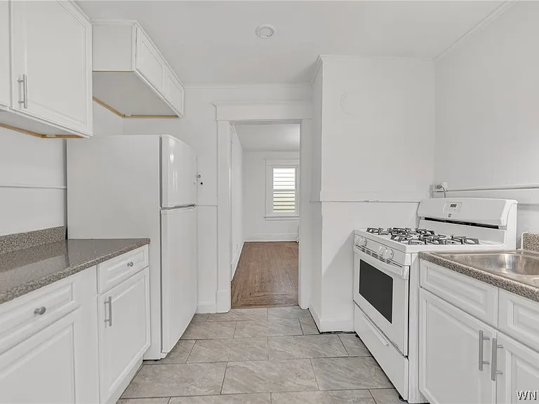 2555 Main St — Photo 15