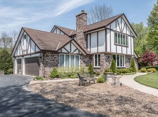 12125 N Maryhill Ct, Mequon, WI 53092