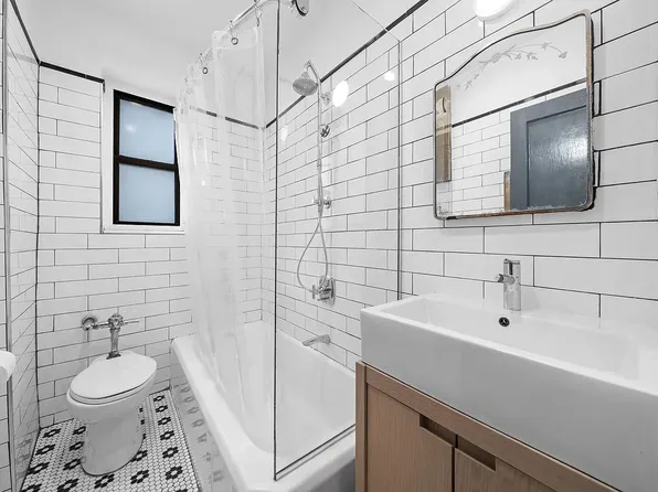 95 Park Terrace East image 11 of 19