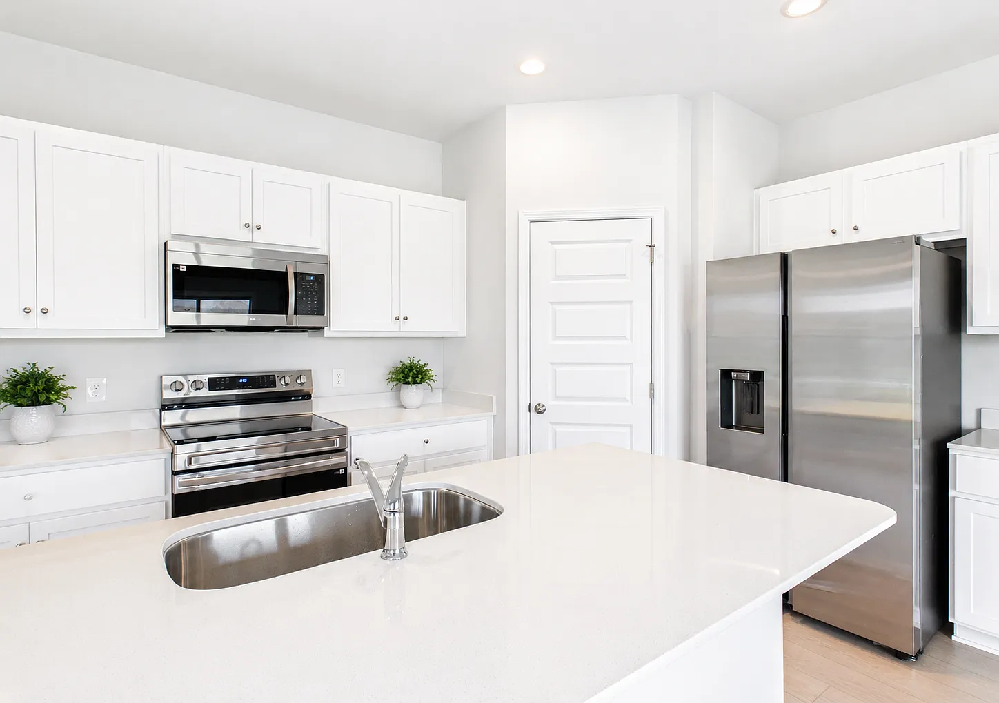 4 bed, 2323 sqft, $2,100 — Photo 4