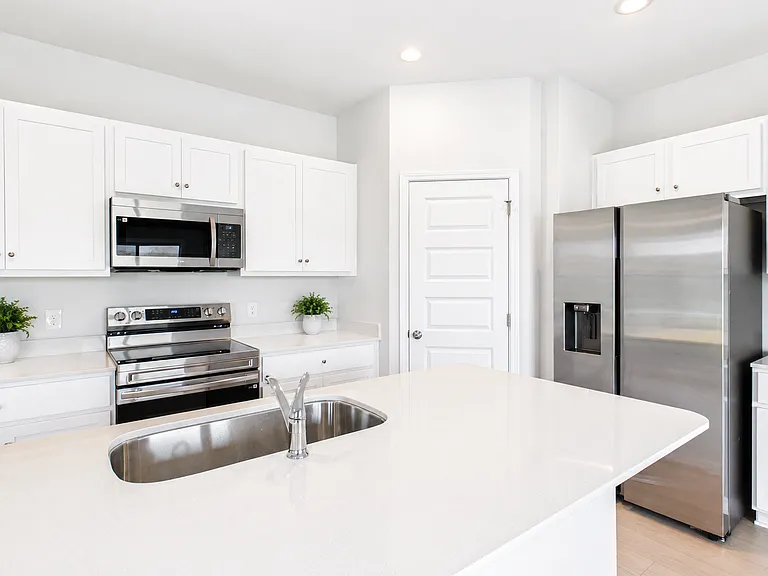 135 Whitner Dr — Photo 4