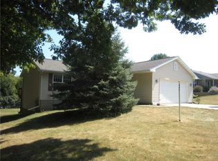 2141 26th St NW, Cedar Rapids, IA 52405