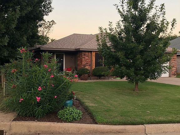 2nd image of 924 Meadowlark Dr