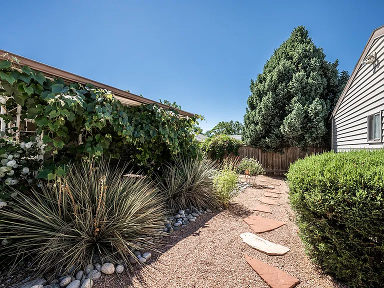 2140 Robin Dr — Photo 39