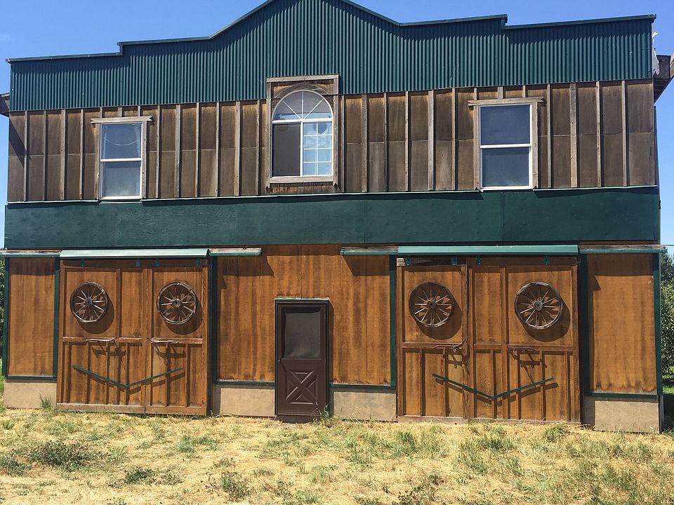 1920 sq ft 2 story building.