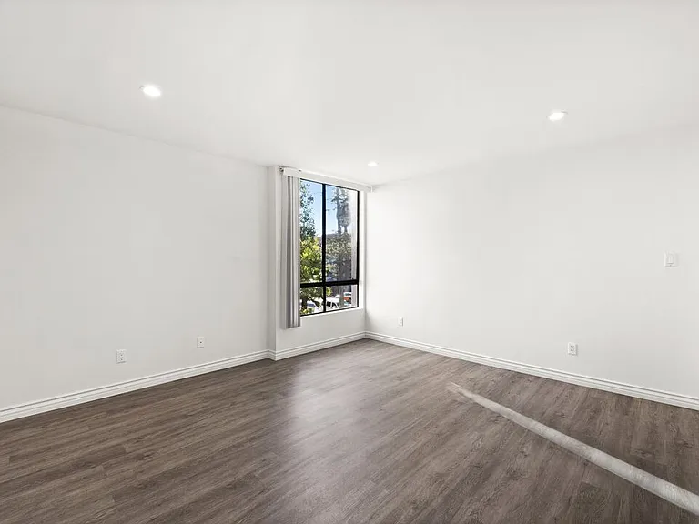 1950 Rodney Dr #105 — Photo 10