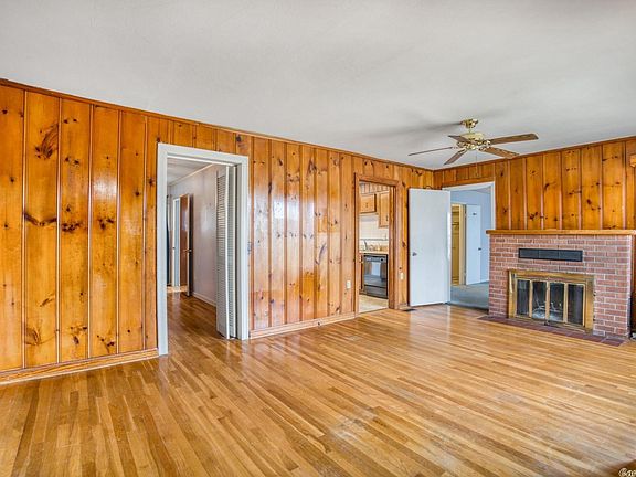 4th image of 2601 N University Ave