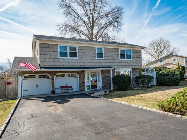 20 Griggs Drive, Greenlawn, NY 11740