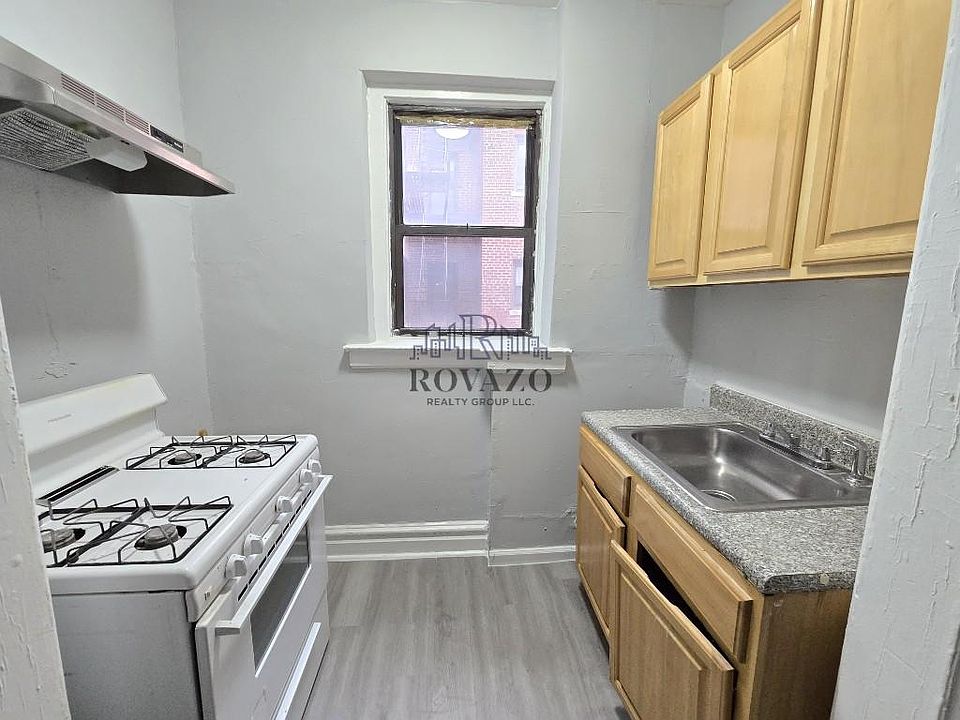 1st image of 160 Ellis Ave APT 208