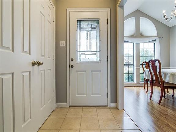 4th image of 1108 Churchill Ln