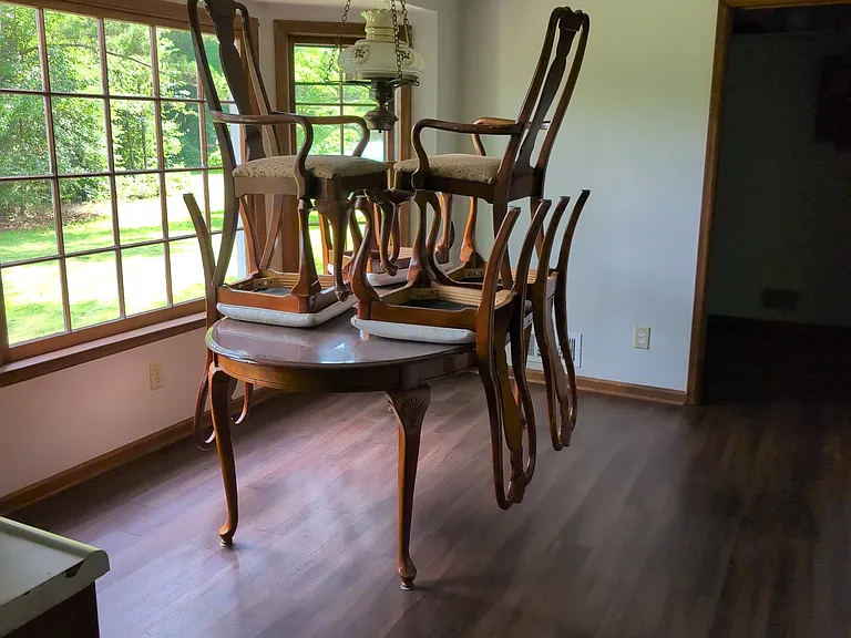 135 Marilyn Dr E — Photo 11