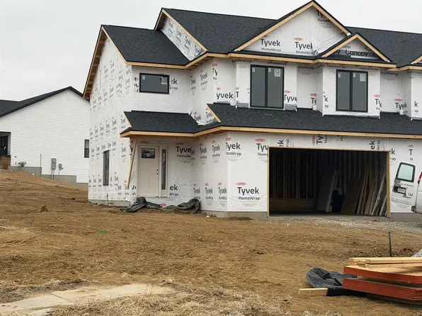 1403 Legend Dr, Tiffin, IA 52340