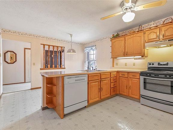 2nd image of 6060 Cabot Ct Unit 11-1