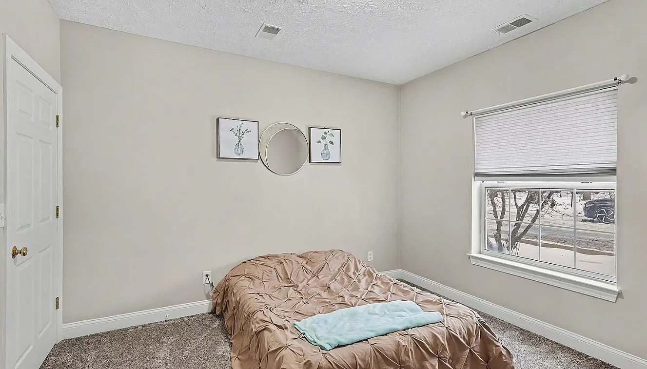 3 bed, 1365 sqft, $2,100 — Photo 4