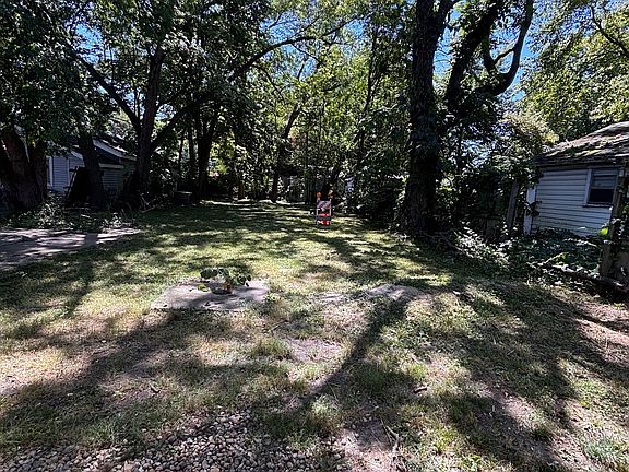 3rd image of 2457 E Garfield Ave