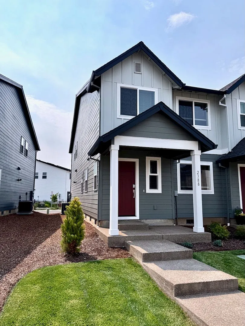 Brand-New 3-Bedroom End-Unit Townhome in Woodburn — Photo 2