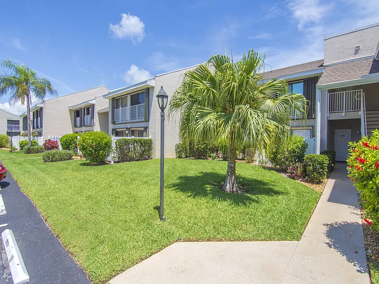 3206 S Lakeview Cir #1105 — Photo 2