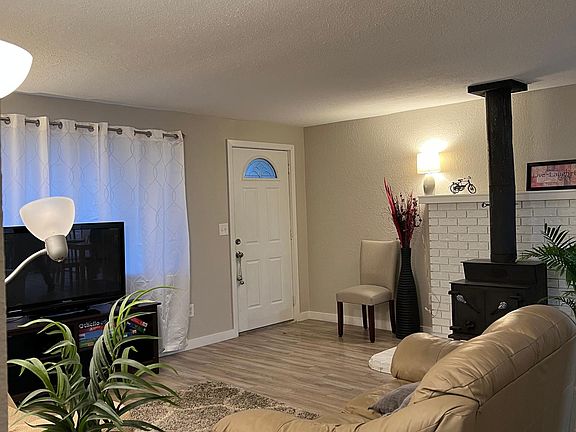 3rd image of 10529 56th Ave NE