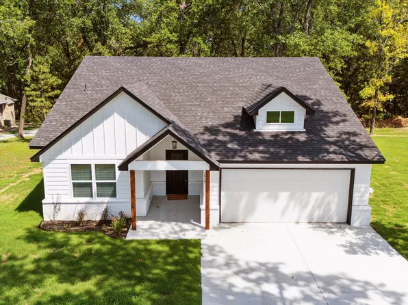 1417 Rockwood Dr, Grove, OK 74344
