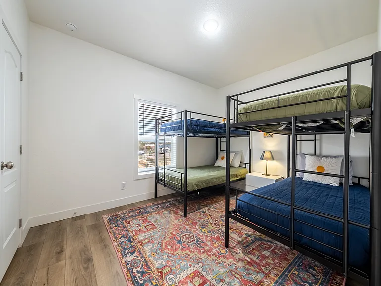 523 W Vance Dr — Photo 27