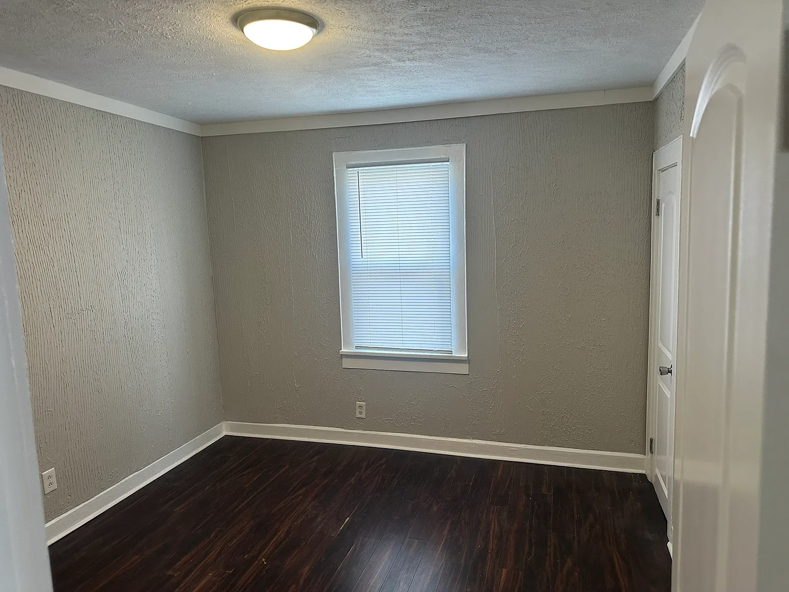 2 bed, 800 sqft, $1,100 — Photo 2