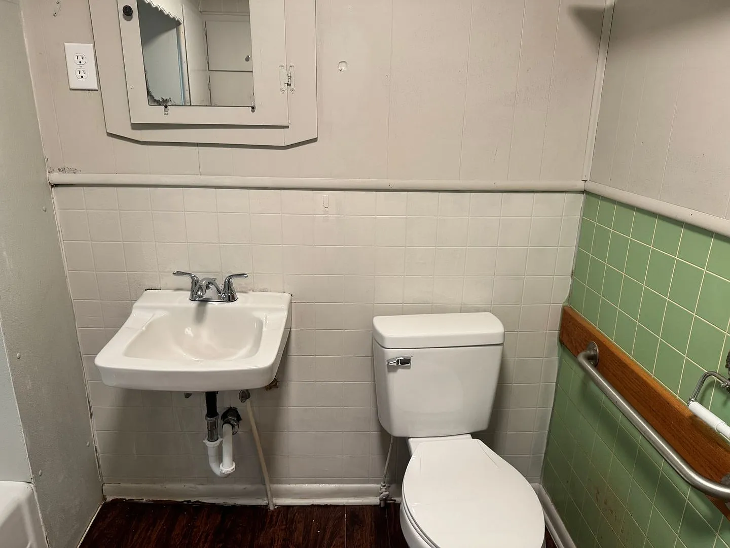 Fresh and spacious 2Bd 1 Ba w/eat-in kitchen — Photo 4