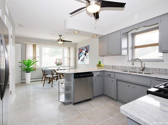 5th image of 10533 S Kostner Ave