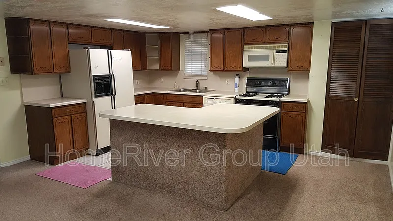 4 bed, 2.0 bath, 1464 sqft, $1,995 — Photo 4