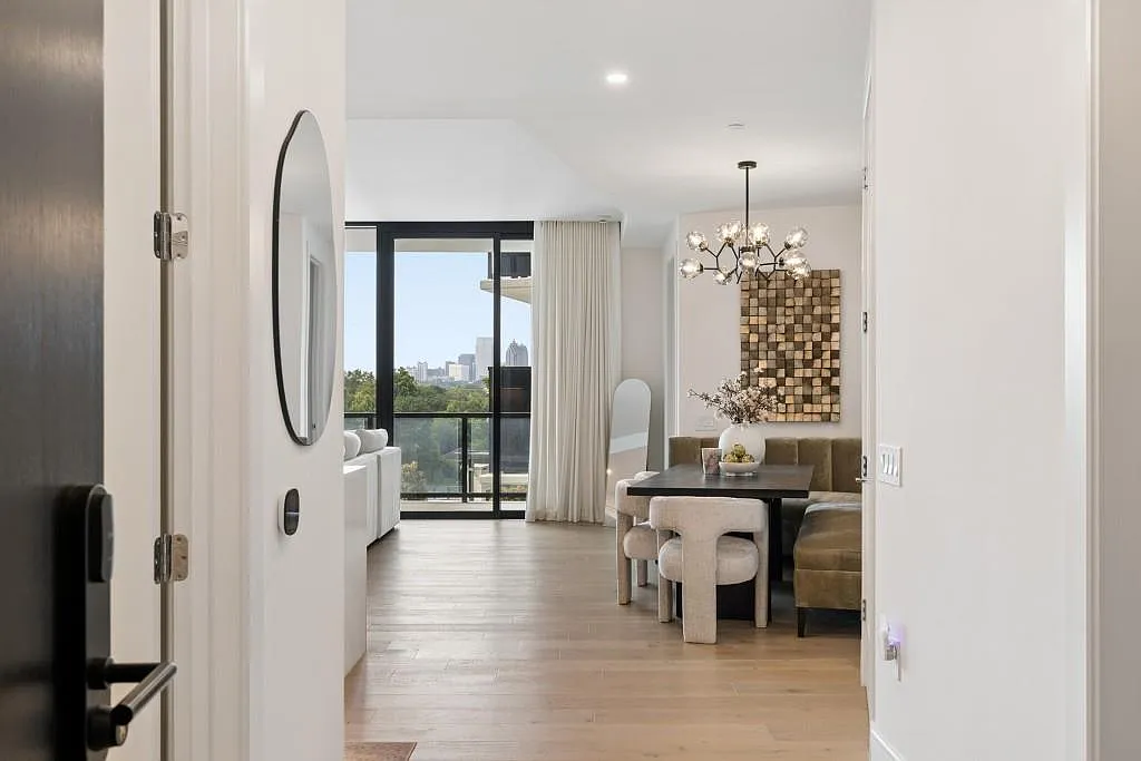 2 bed, 2.0 bath, 1527 sqft, $8,500 — Photo 2