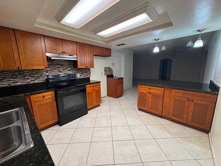9945 Woodridge Ct — Photo 13