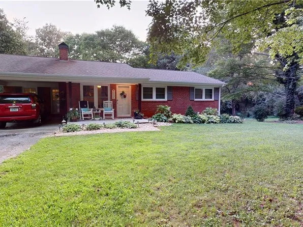 109 Centerwood Dr, Mount Airy, NC 27030