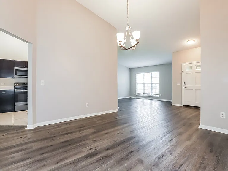 1011 Hardwood Dr — Photo 5