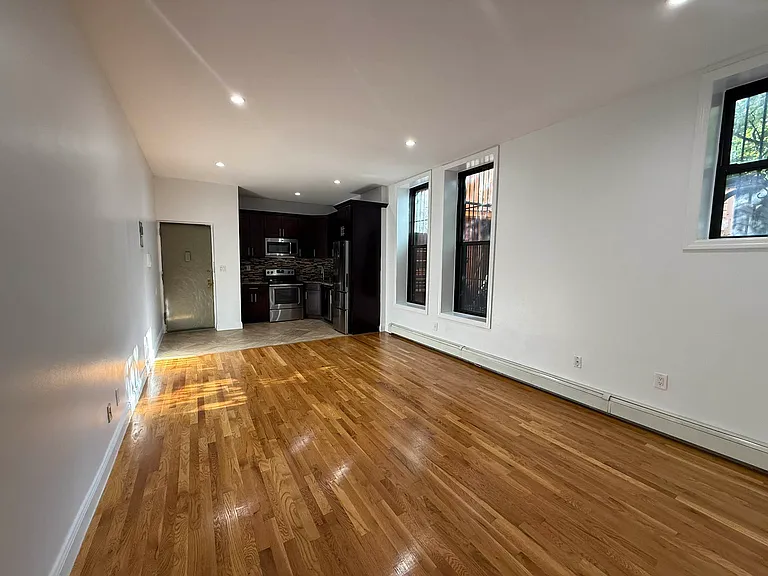 460 Throop Ave #2 — Photo 4
