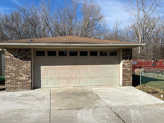 5th image of 19176 Arlington Dr
