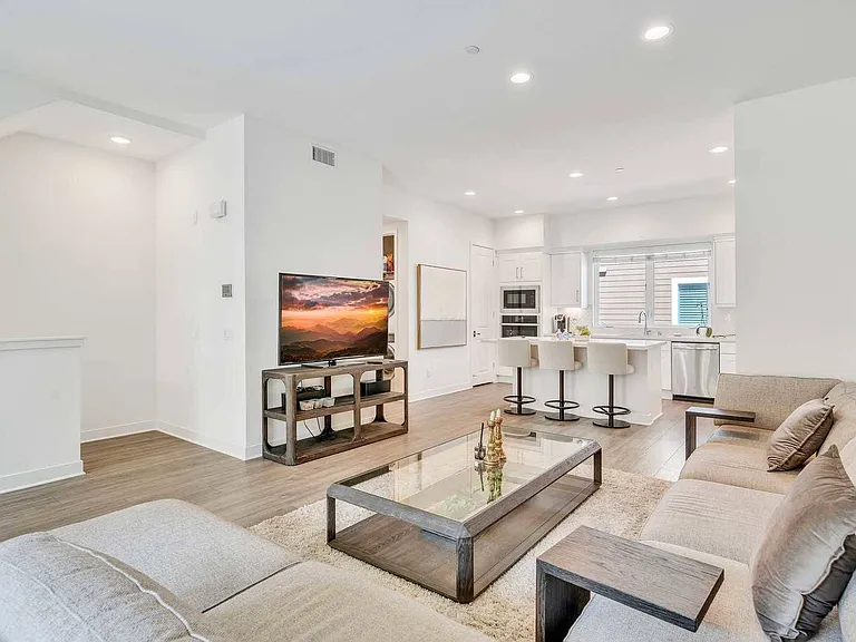 769 Doheny Way — Photo 3