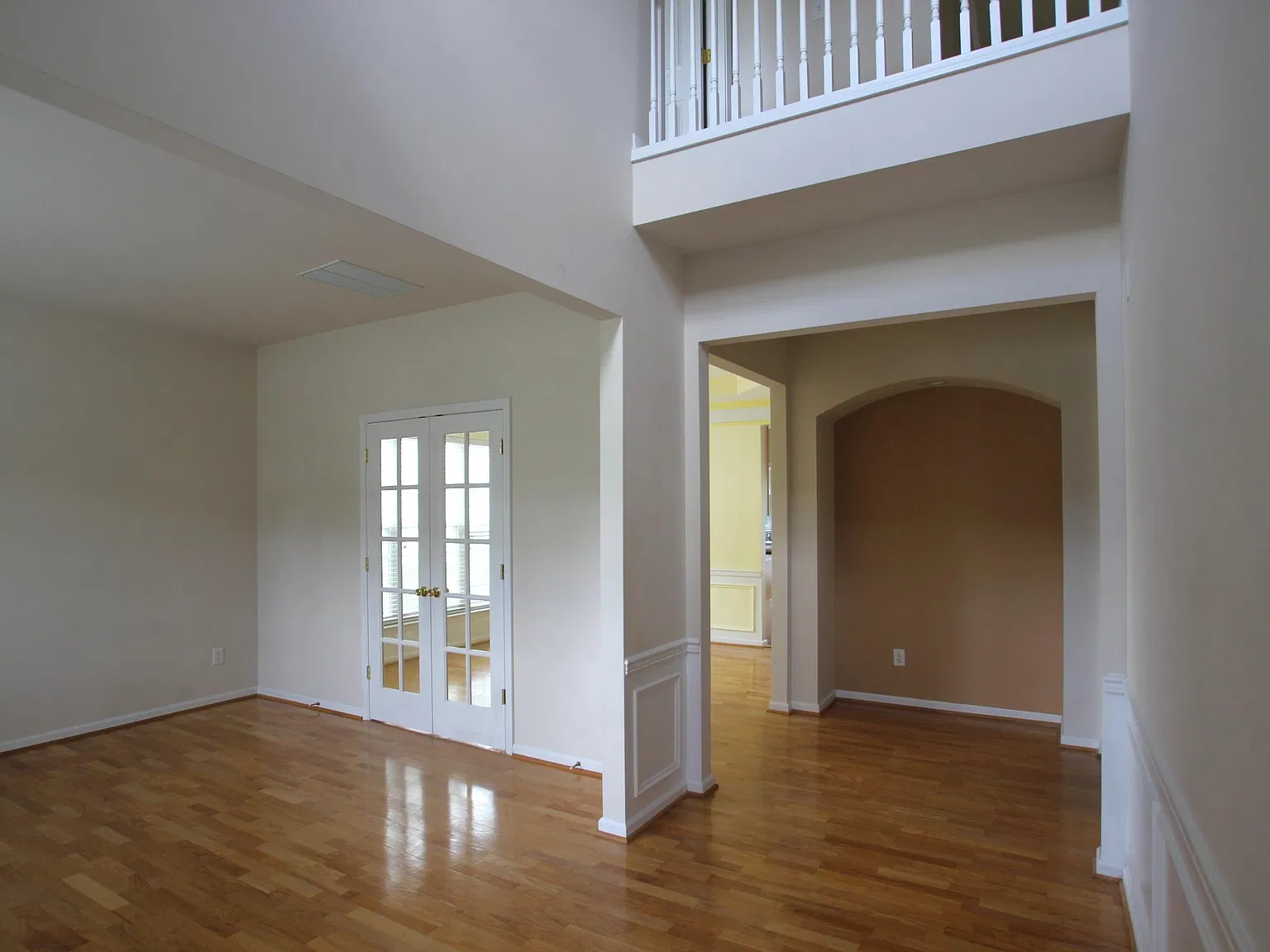 3 bed, 2.5 bath, 2728 sqft, $2,400 — Photo 3