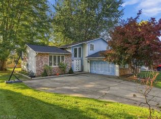 10060 Ridgewood Dr, Twinsburg, OH 44087