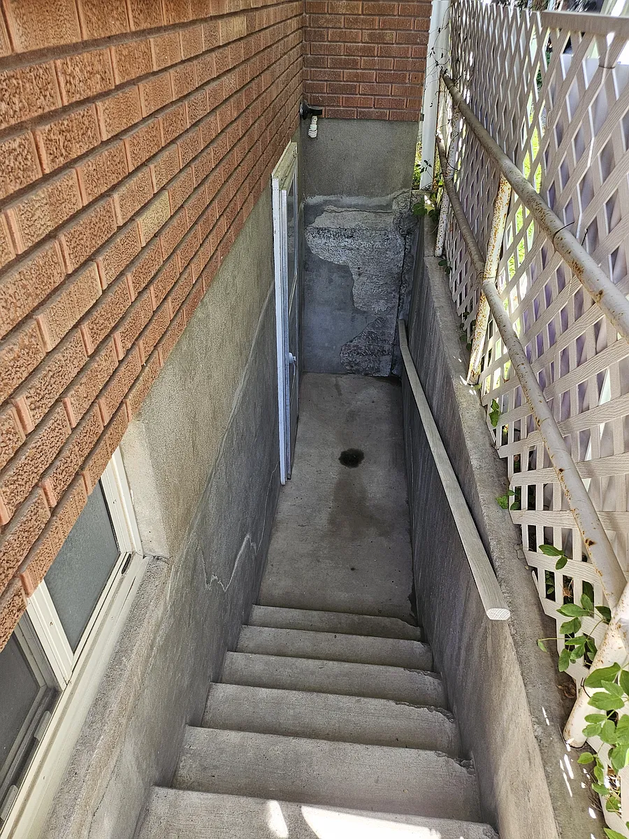 Building Photo - 393 Tyhee Ave #1