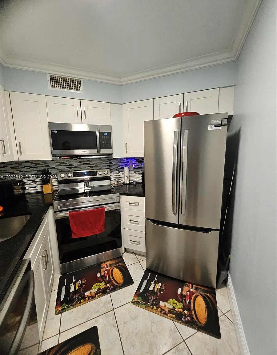 Lake Pointe Condominium N — Photo 4