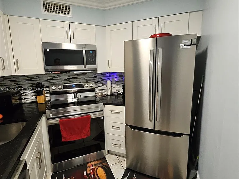 212 Lake Pointe Dr #113 — Photo 4
